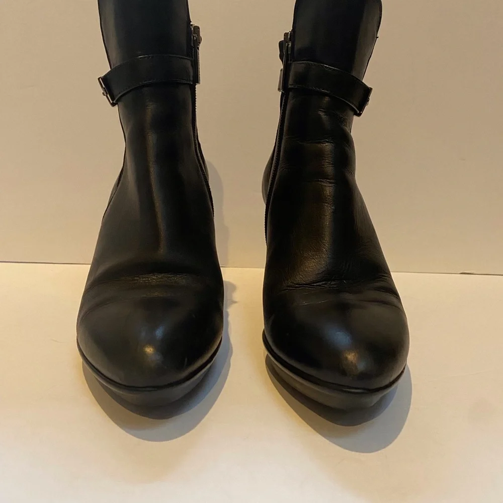 Aquatalia black ankle boot with buckle - Picture 2 of 13